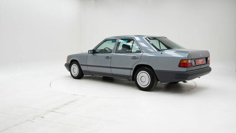 Imagen 4/15 de Mercedes-Benz 230 E (1988)