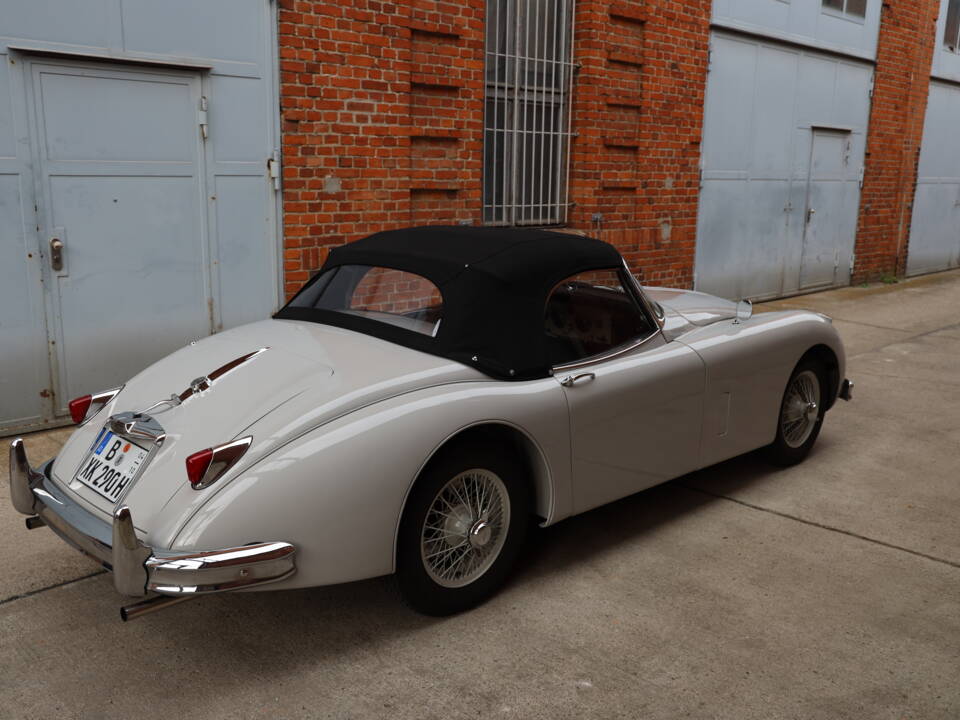 Image 57/91 of Jaguar XK 150 OTS (1958)