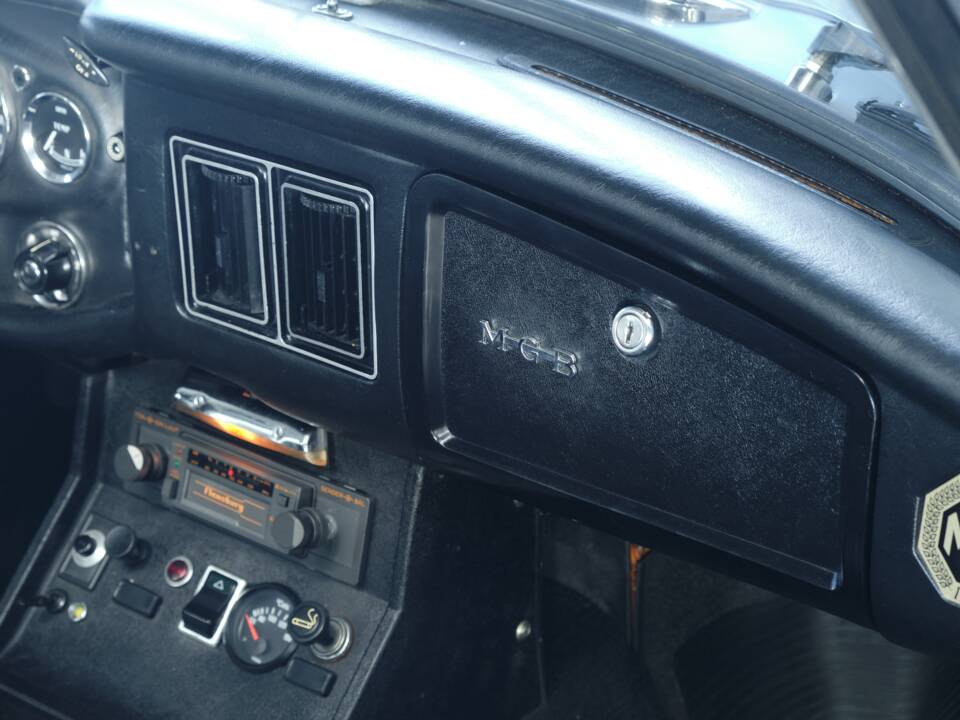 Image 41/50 of MG MGB (1976)
