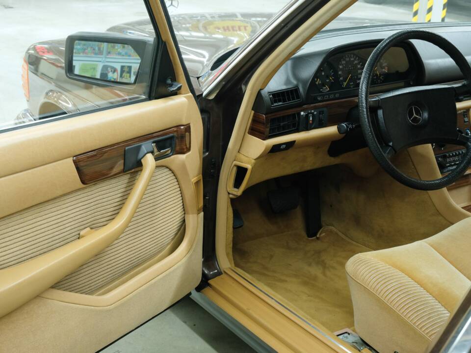 Bild 33/50 von Mercedes-Benz 280 SEL (1983)