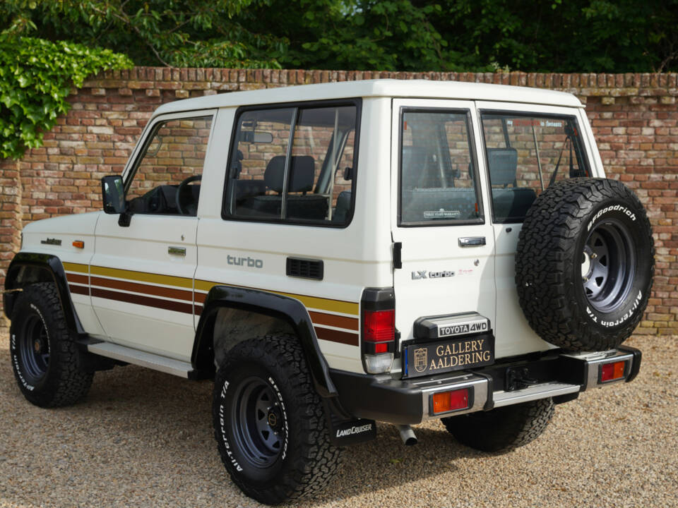 Immagine 2/50 di Toyota Land Cruiser 2.4 LX Turbo (1992)