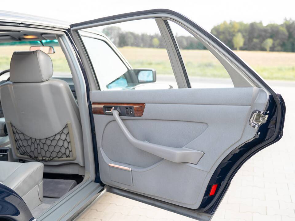 Image 35/72 de Mercedes-Benz 500 SEL (1984)