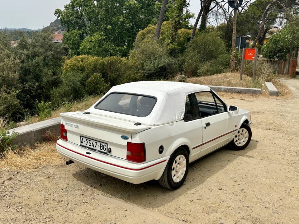Image 12/15 of Ford Escort IV XR3i (1988)