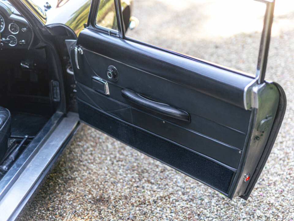Bild 25/50 von Aston Martin DB 6 Vantage (1970)