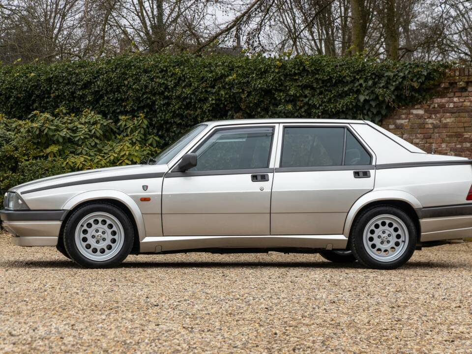 Image 13/50 of Alfa Romeo 75 2.0 Twin Spark (1988)