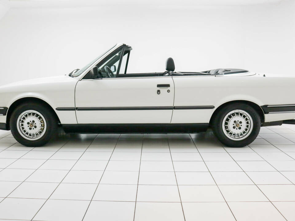 Imagen 2/22 de BMW 325i (1989)