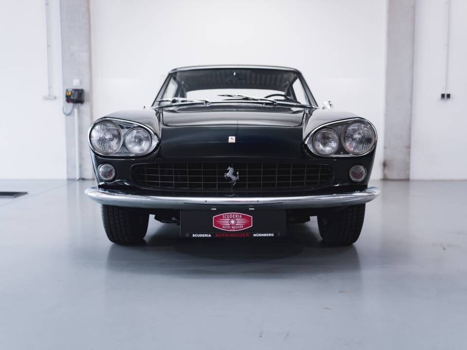 Image 28/100 of Ferrari 330 GT 2+2 (1965)