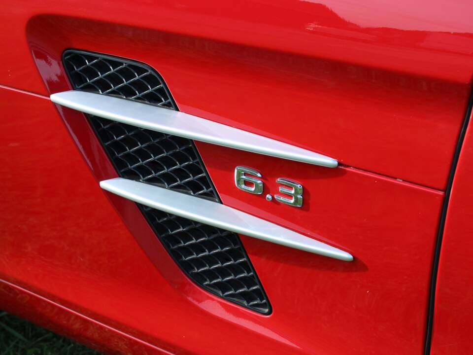 Image 15/57 of Mercedes-Benz SLS AMG (2010)