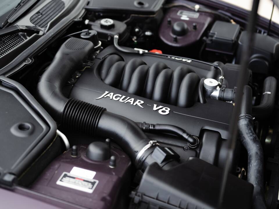 Image 36/42 of Jaguar XK8 4.0 (1999)