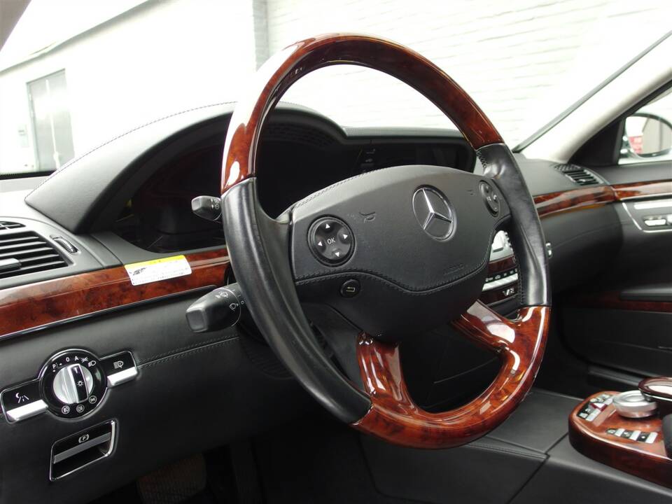 Image 30/48 de Mercedes-Benz S 600 L (2006)