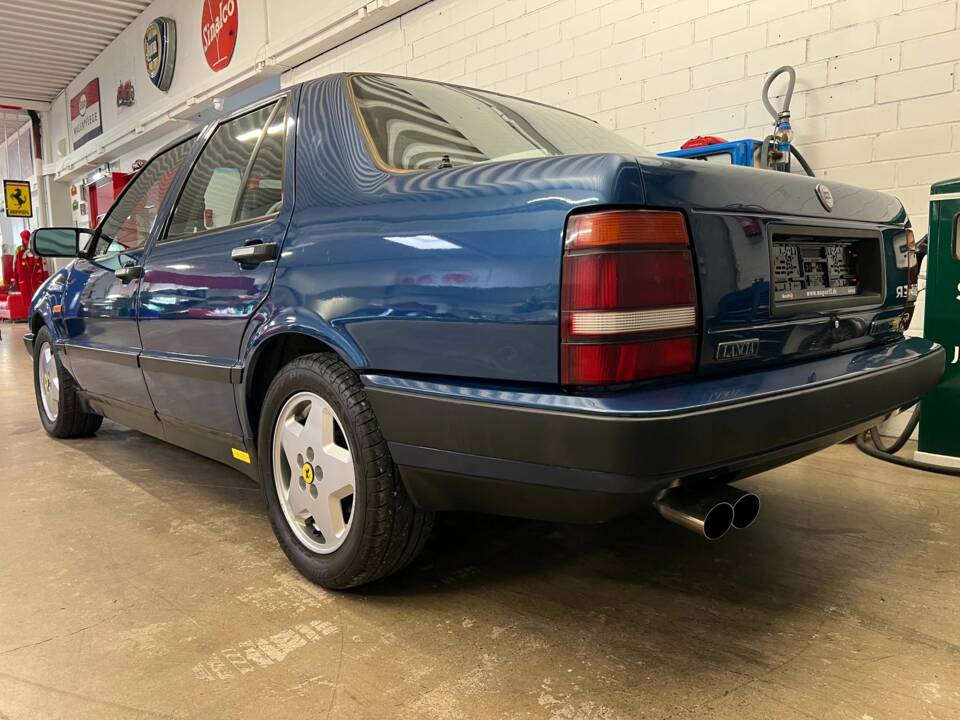 Image 13/16 of Lancia Thema 8.32 (1988)