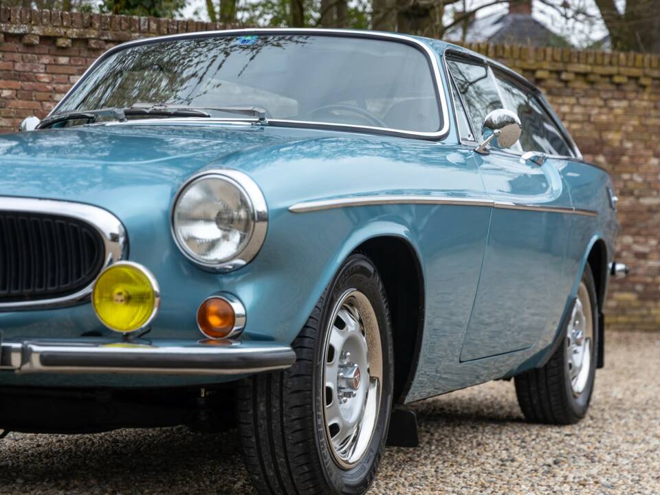 Image 32/50 of Volvo 1800 ES (1972)