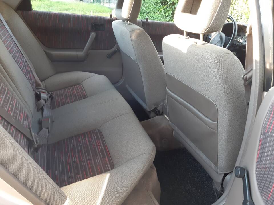 Bild 12/20 von Mazda 323F 1.6 16V (1993)