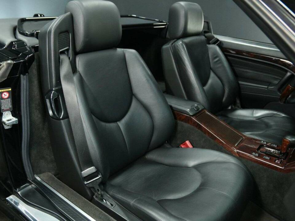Immagine 20/30 di Mercedes-Benz SL 600 (2001)