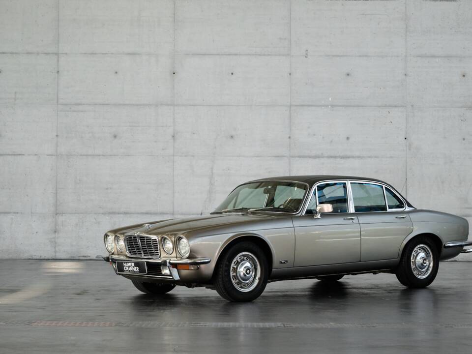 Bild 2/50 von Jaguar XJ 6 L 4.2 (1975)