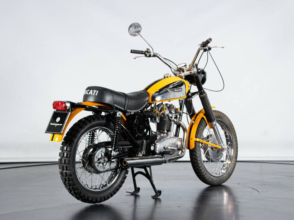 Immagine 6/50 di Ducati 250 Scrambler (1971)