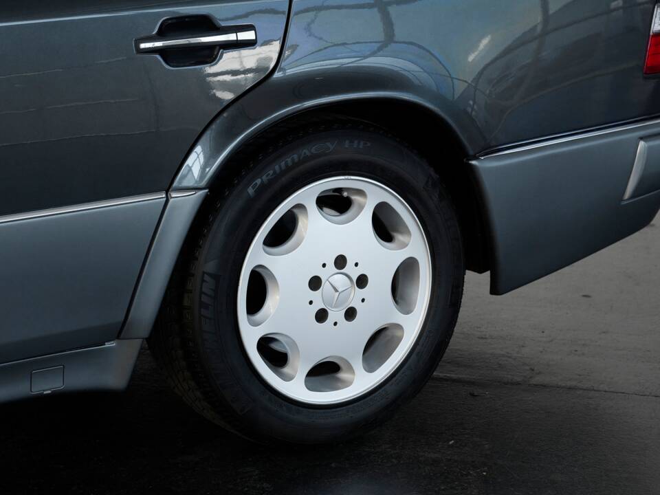 Bild 11/50 von Mercedes-Benz E 500 (1993)