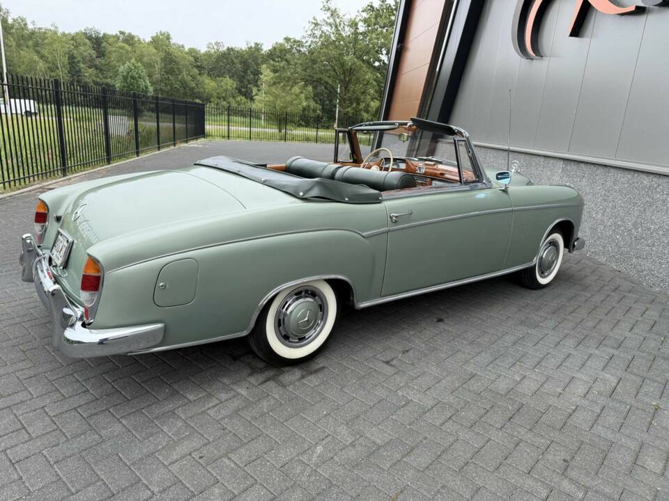 Image 10/50 of Mercedes-Benz 220 S Cabriolet (1958)