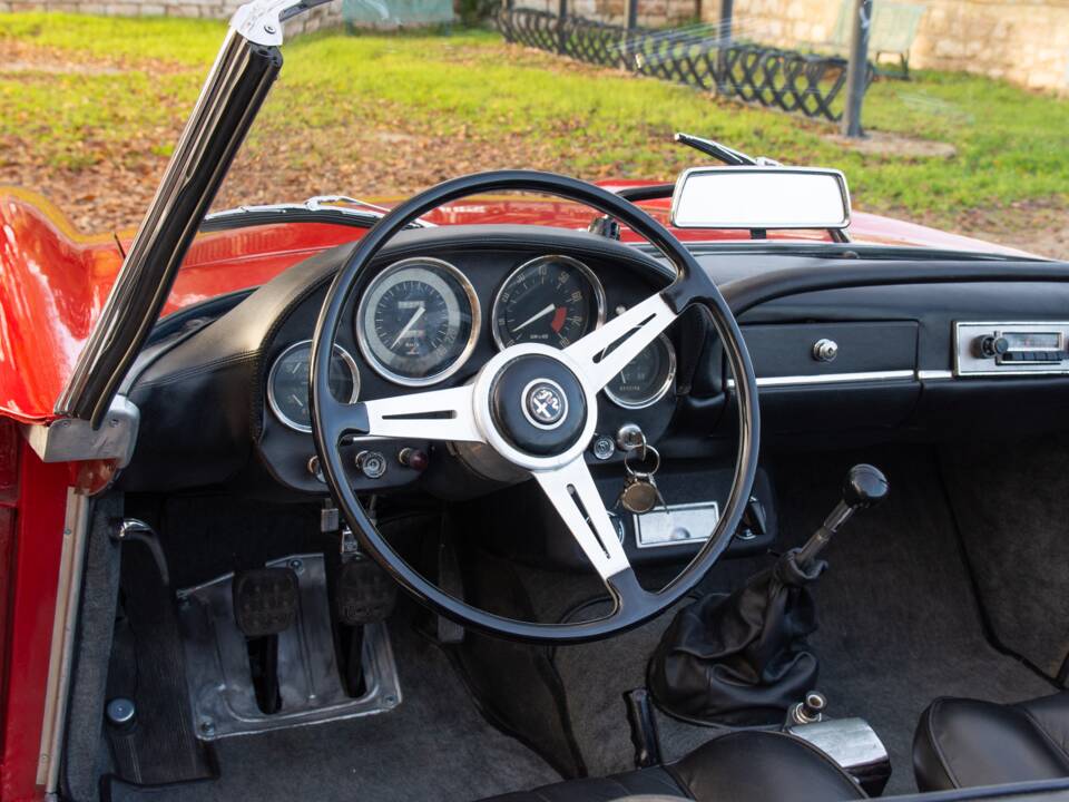 Immagine 38/94 di Alfa Romeo 2600 Spider (1964)