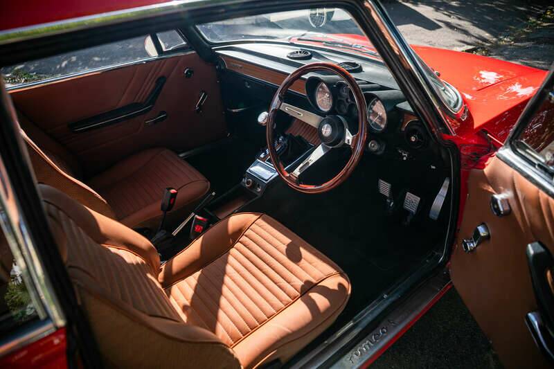 Image 2/45 of Alfa Romeo 2000 GT Veloce (1975)