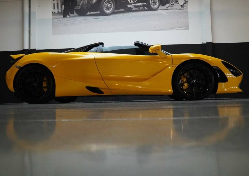 Imagen 50/50 de McLaren 720S Spider (2021)