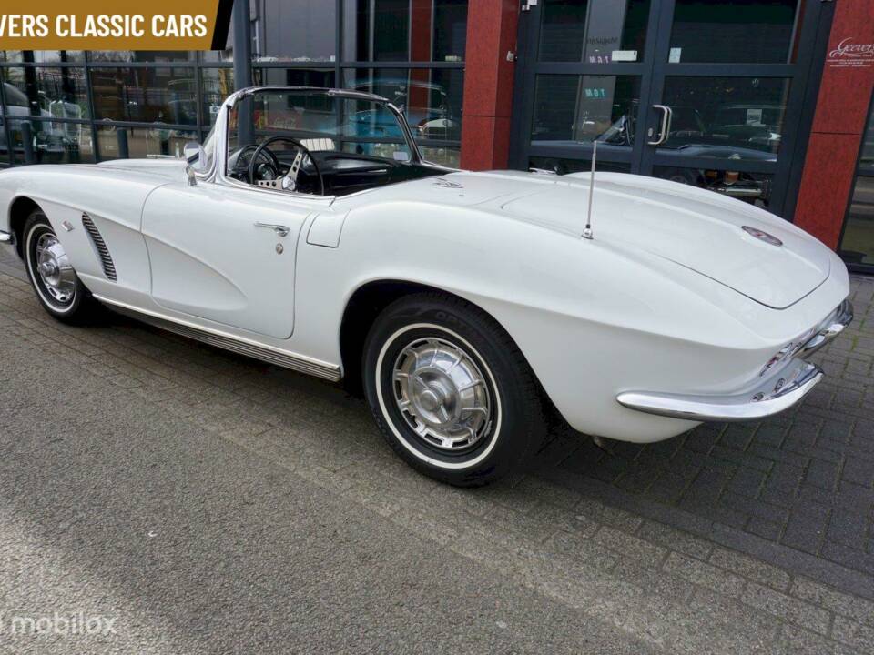 Image 6/9 of Chevrolet Corvette (1962)