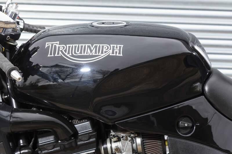 Image 28/37 of Triumph Speed Triple (1995)