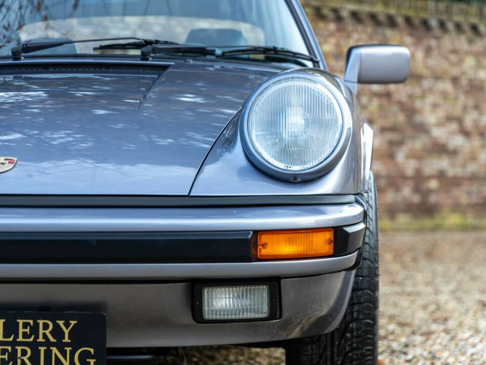 Immagine 21/50 di Porsche 911 Carrera 3.2 "25 years 911" (1988)