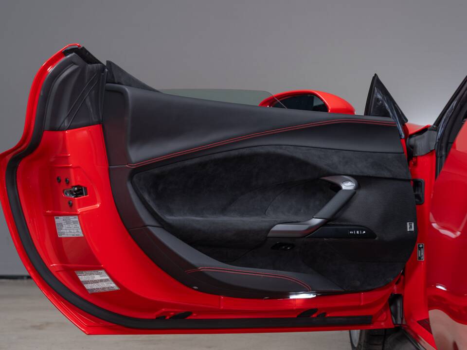 Image 15/30 of Ferrari 296 GTB (2022)