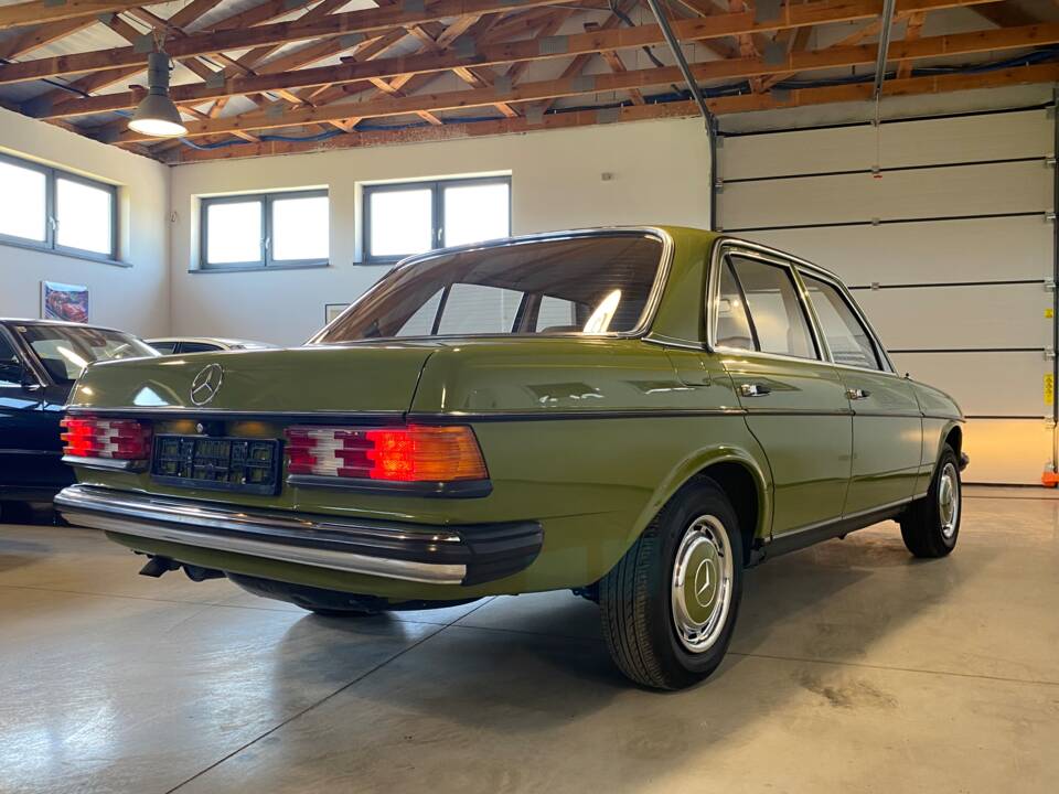 Immagine 17/91 di Mercedes-Benz 240 D (1981)