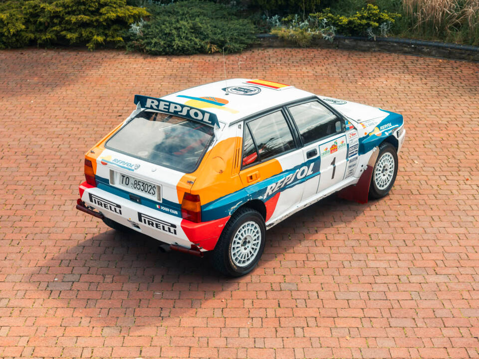 Image 7/28 of Lancia Delta HF Integrale Evoluzione I (1991)
