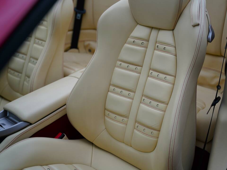 Image 18/50 of Ferrari California (2010)