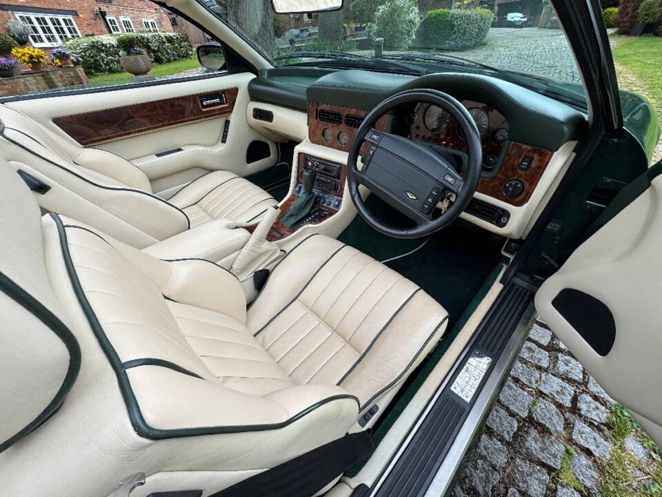 Image 18/30 of Aston Martin Virage Volante (1993)
