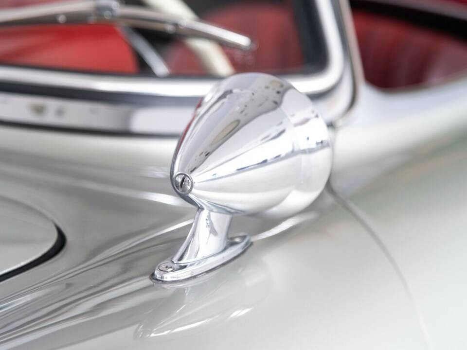 Image 22/36 of Mercedes-Benz 300 SL Roadster (1961)