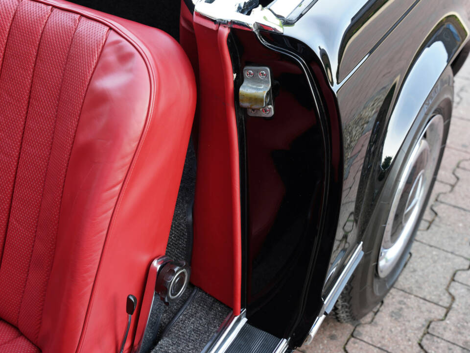 Image 30/50 de Mercedes-Benz 280 SL (1969)