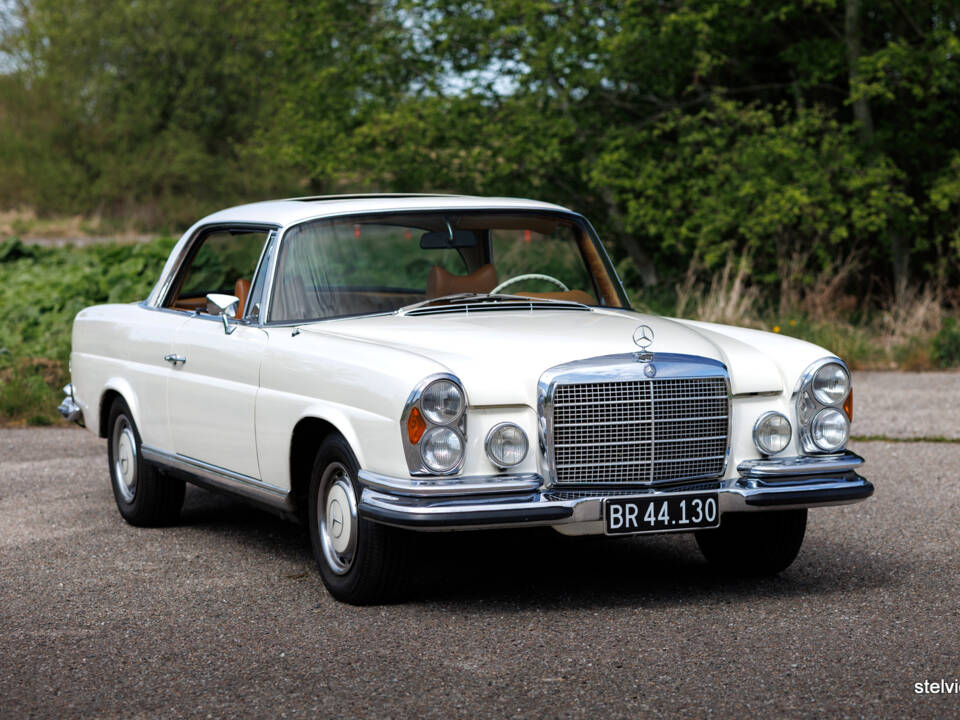 Image 5/38 of Mercedes-Benz 280 SE 3,5 (1970)