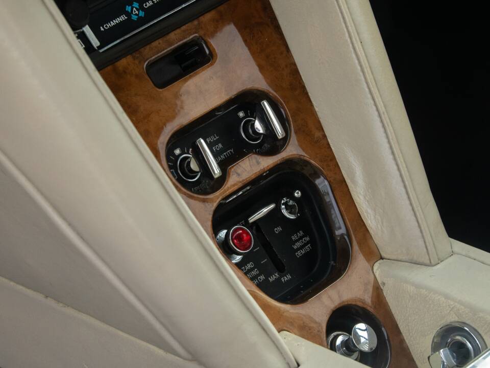 Image 45/50 of Rolls-Royce Silver Shadow I (1976)