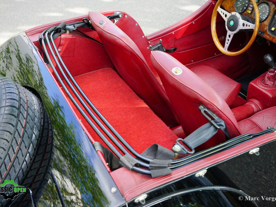 Image 13/54 of Morgan Plus 8 (1992)