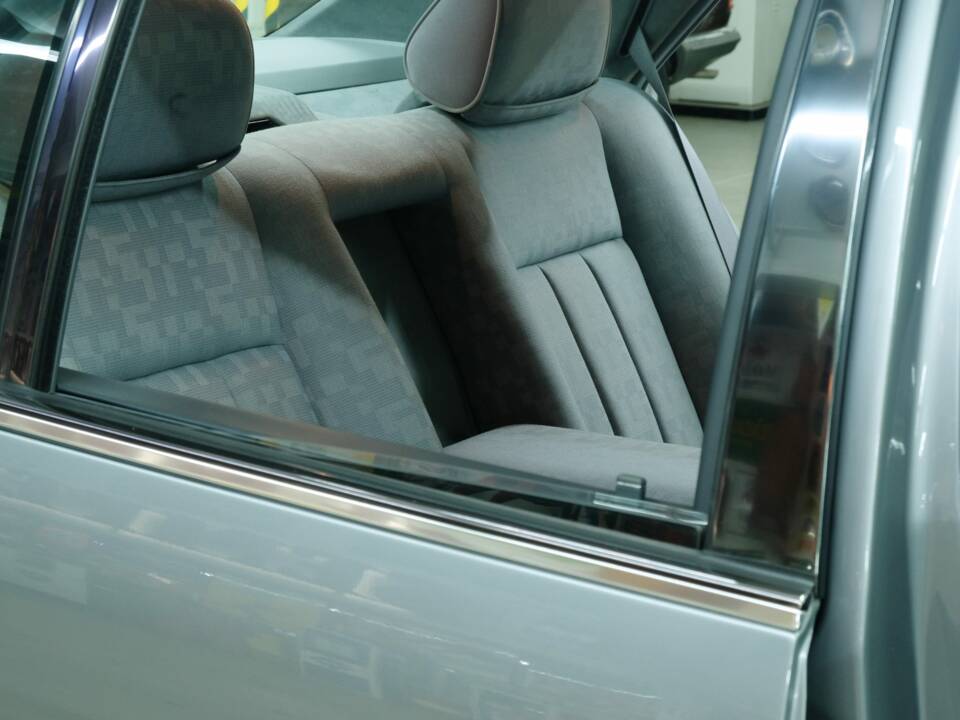 Bild 24/50 von Mercedes-Benz 300 SE (1992)