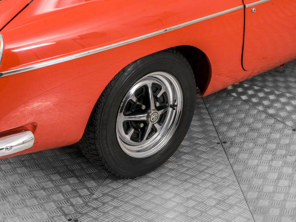 Imagen 38/50 de MG MGB GT (1975)