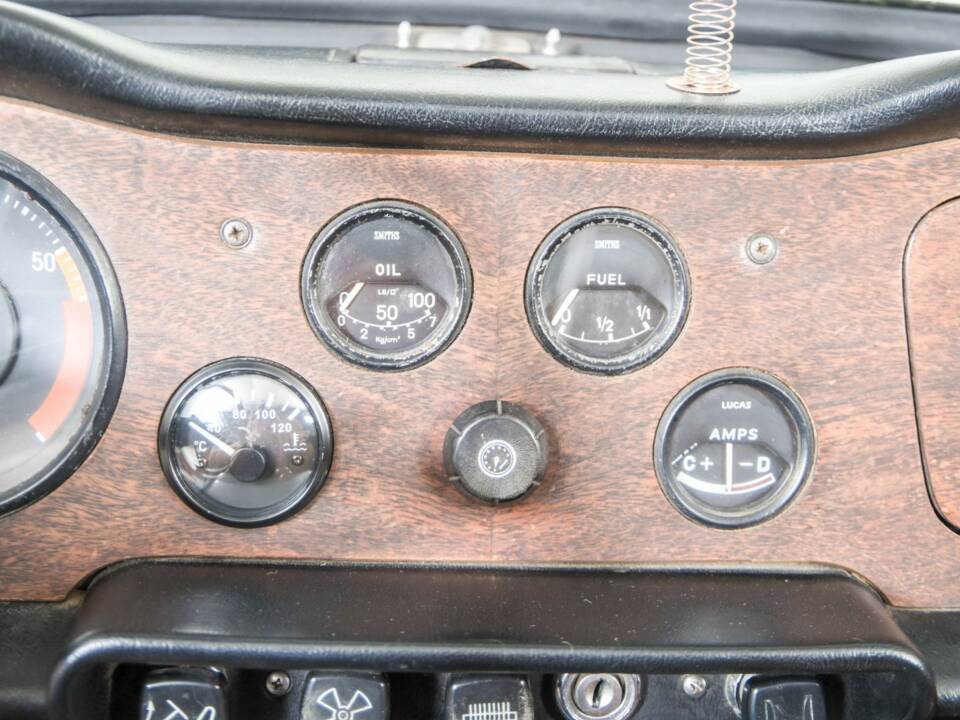 Image 24/50 of Triumph TR 6 PI (1969)