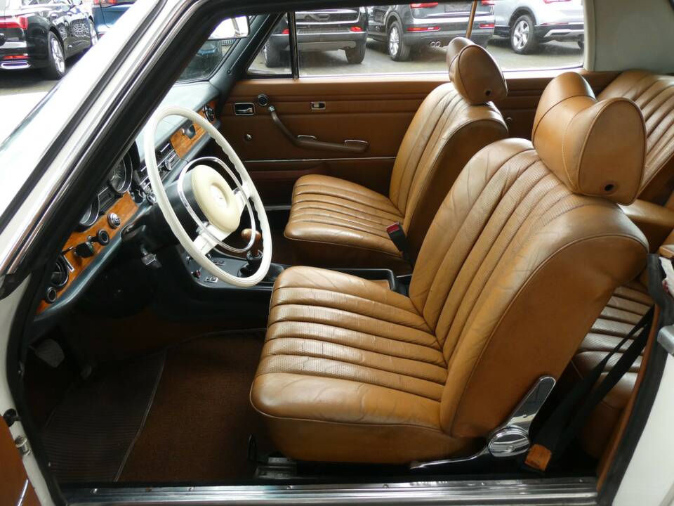 Image 9/20 of Mercedes-Benz 220 D (1972)