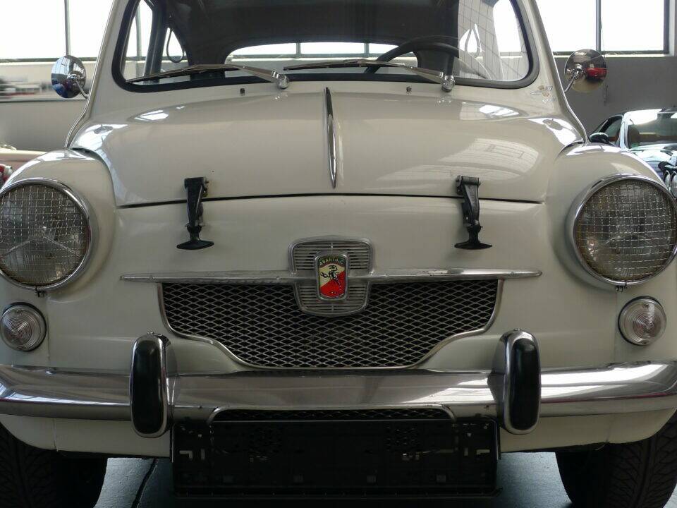 Image 1/29 of SEAT 600 D (1972)