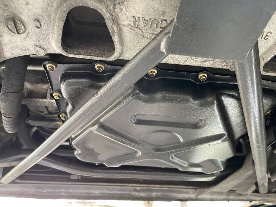 Afbeelding 28/49 van Jaguar XK8 4.2 (2004)