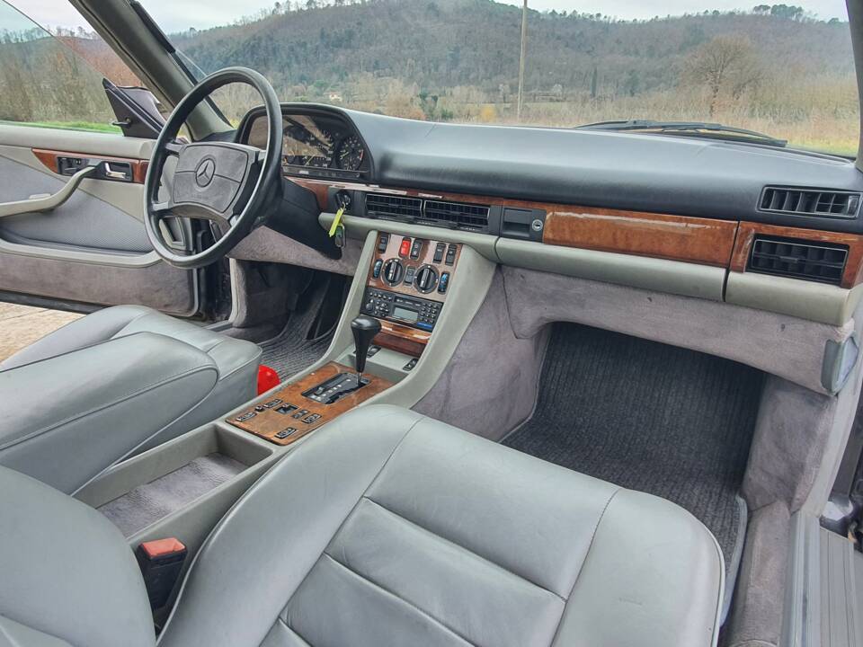 Image 20/30 of Mercedes-Benz 500 SEC (1986)