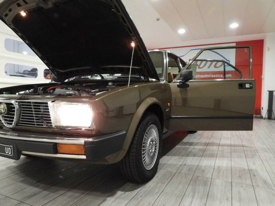 Bild 11/15 von Alfa Romeo Alfetta 2.0 (1982)