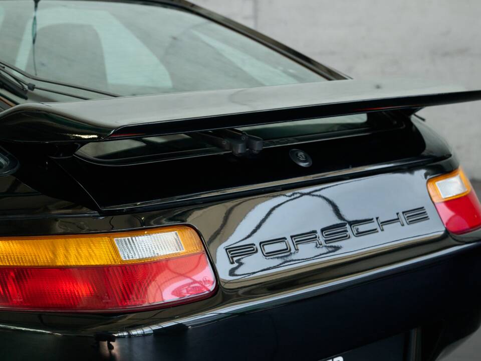 Afbeelding 10/50 van Porsche 928 S4 (1989)