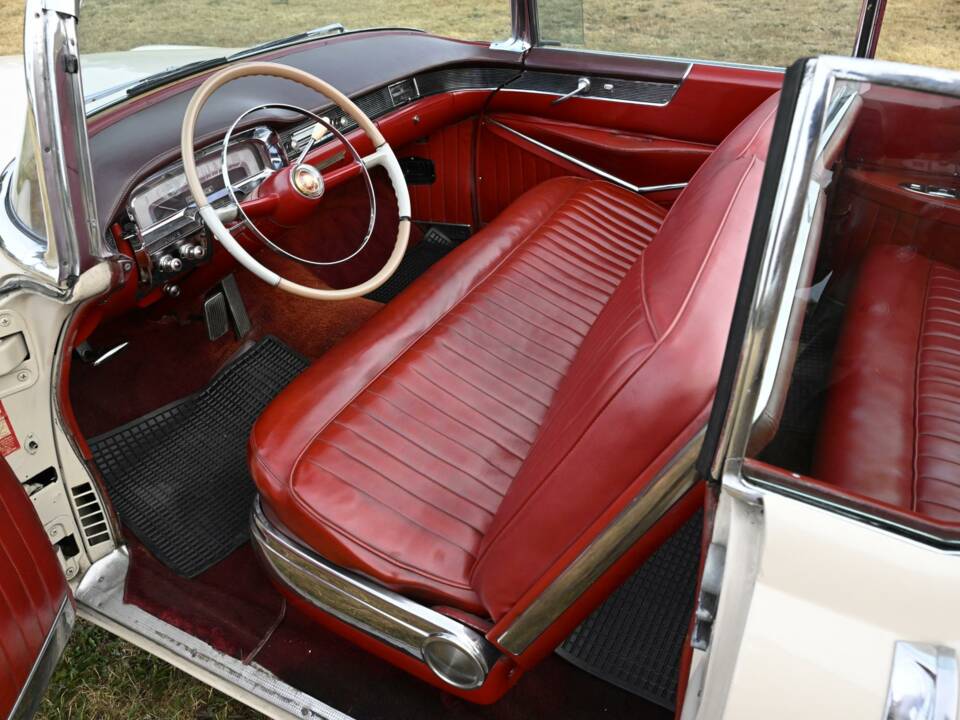 Bild 31/50 von Cadillac 62 Convertible (1954)