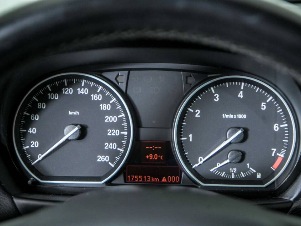 Image 19/50 of BMW 125i (2008)