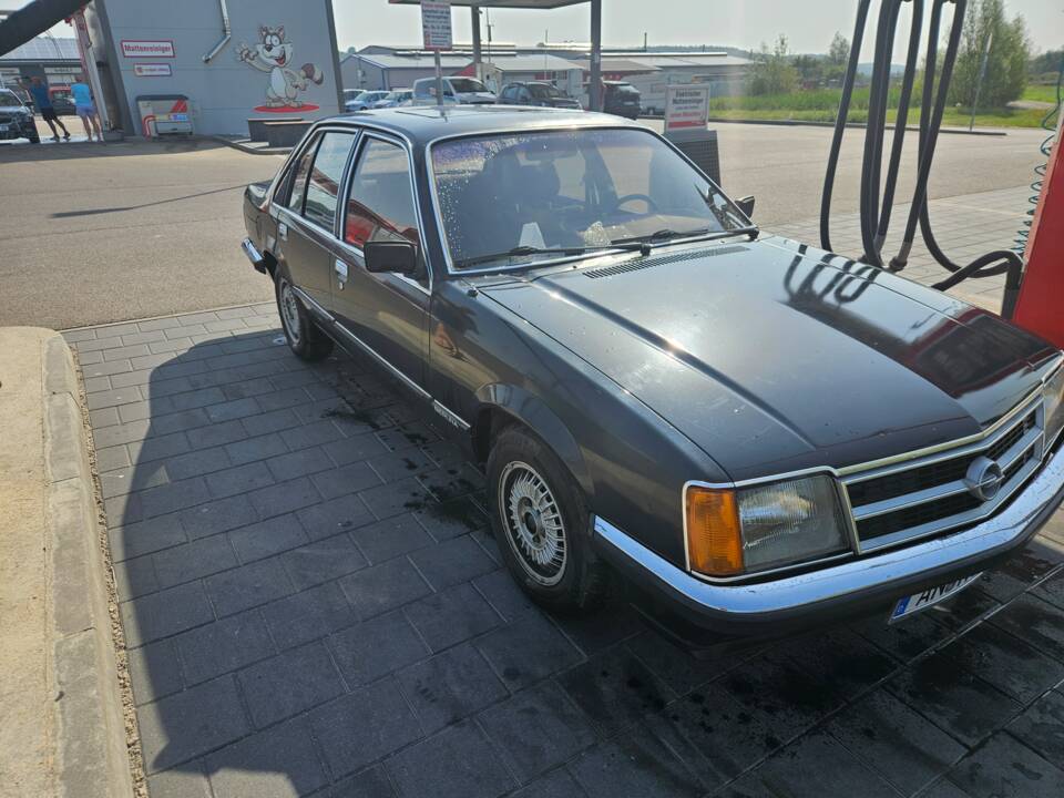Bild 5/18 von Opel Commodore 2,5 E (1981)